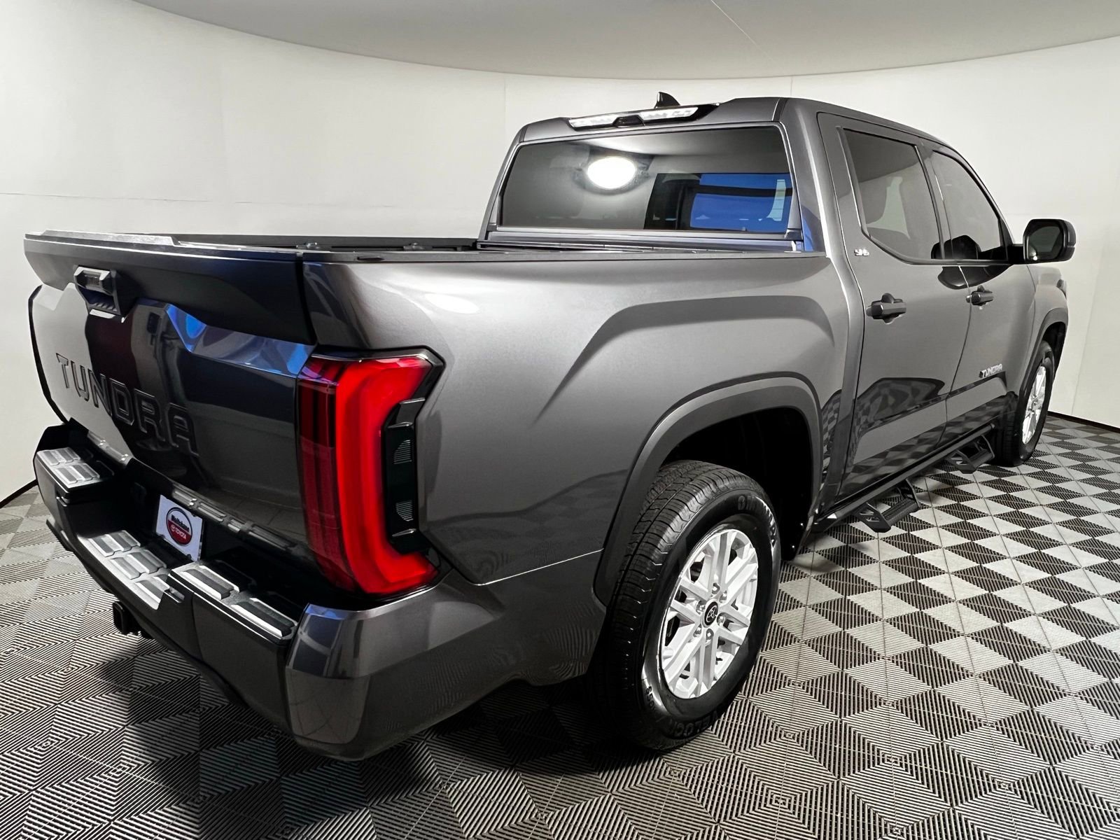 Used 2022 Toyota Tundra SR5 RWD image 5