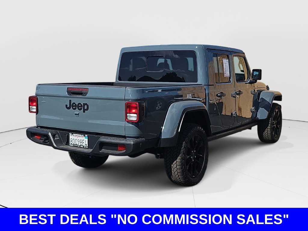 Used 2025 Jeep Gladiator Sport AWD/4WD image 3