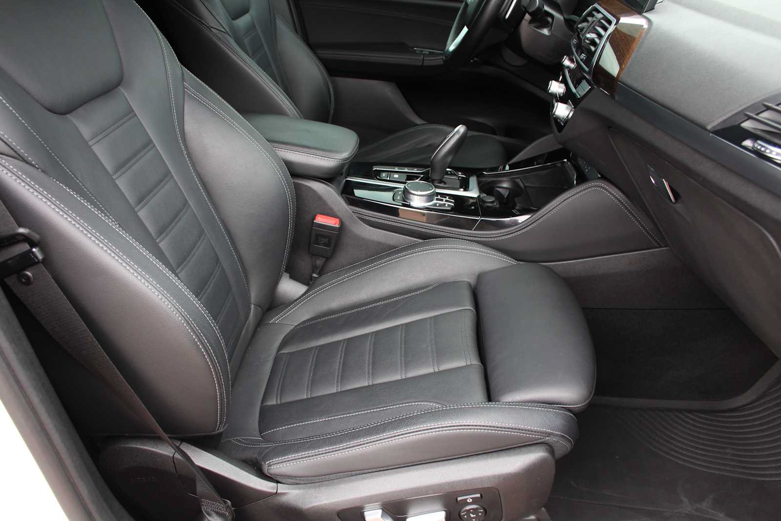 Used 2021 BMW X4 xDrive30i w/ Executive Package AWD/4WD image 18