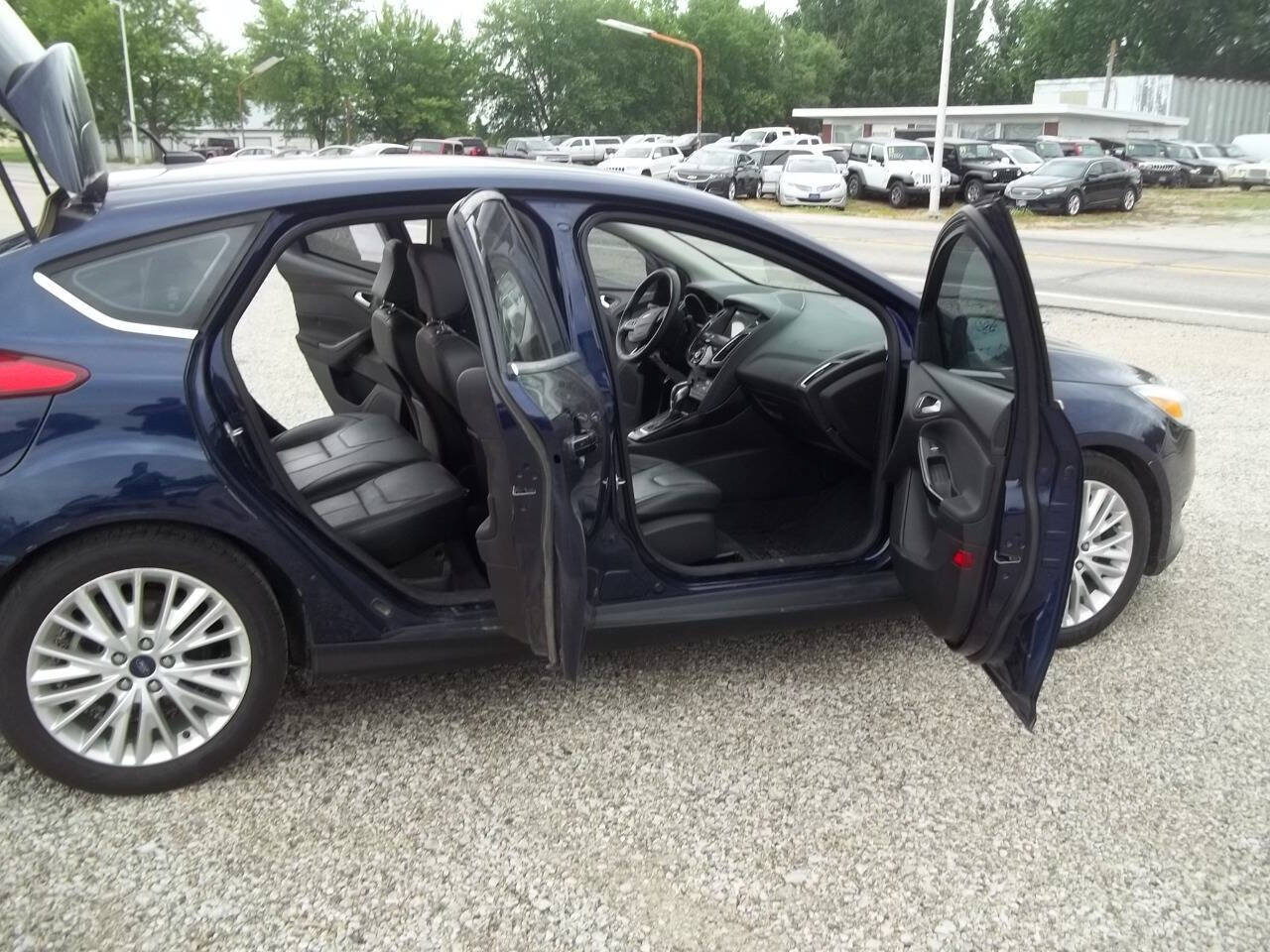 Used 2016 Ford Focus Titanium w/ Titanium Cold Weather Package FWD image 8