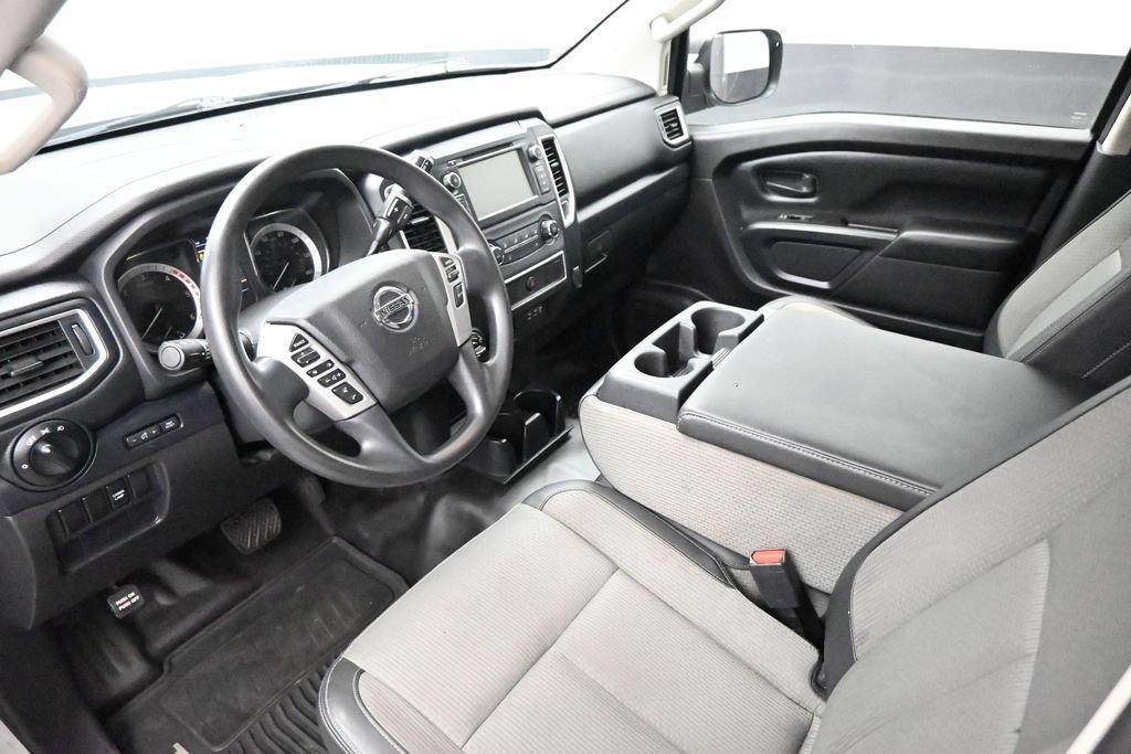 Used 2019 Nissan Titan S AWD/4WD image 14