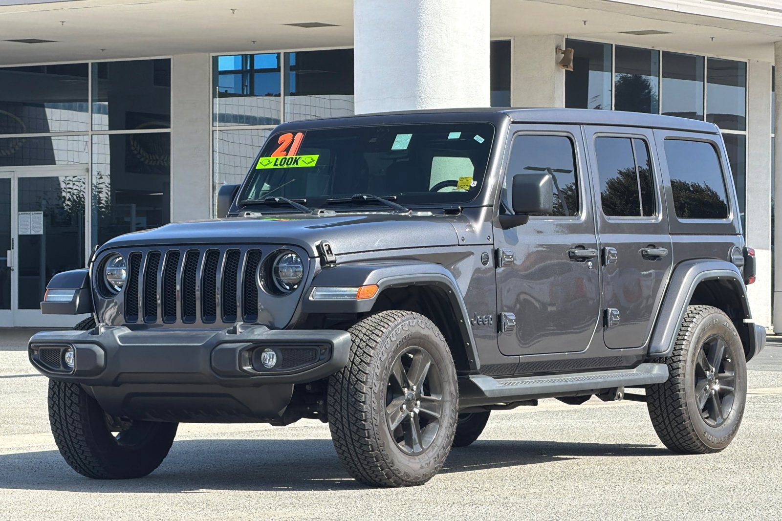 Used 2021 Jeep Wrangler Unlimited Sahara AWD/4WD image 8