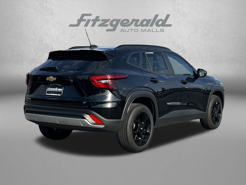Used 2025 Chevrolet Trax LT FWD image 7