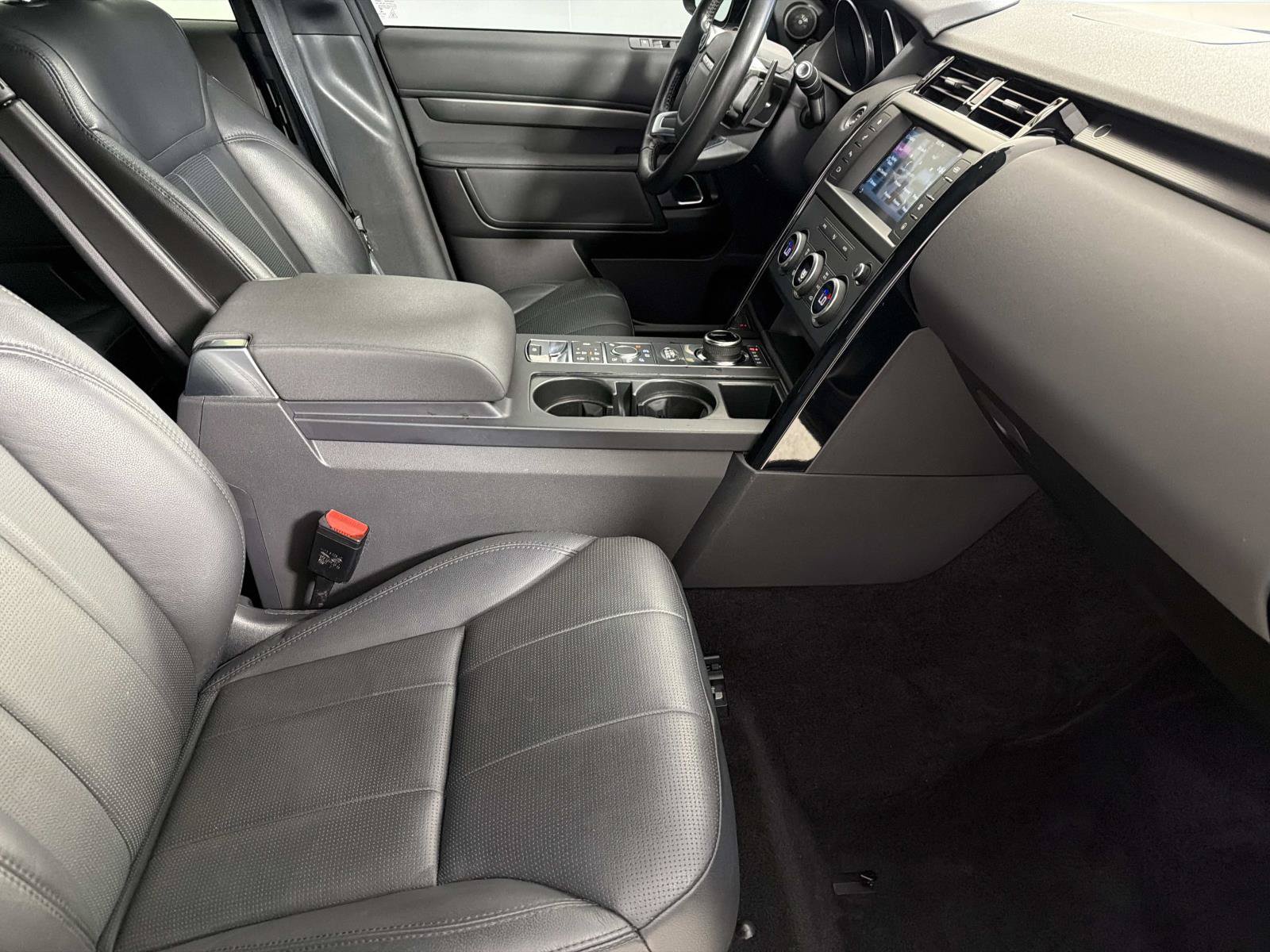 Used 2017 Land Rover Discovery SE AWD/4WD image 10