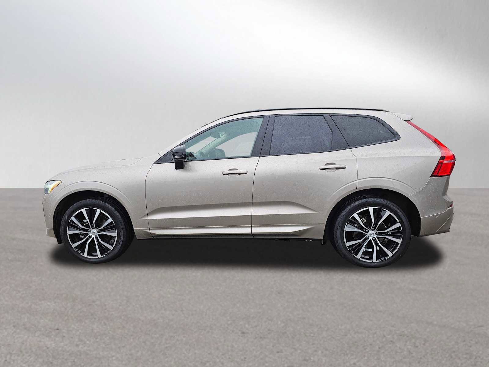 Used 2025 Volvo XC60 B5 Plus w/ Protection Package Premier image 6