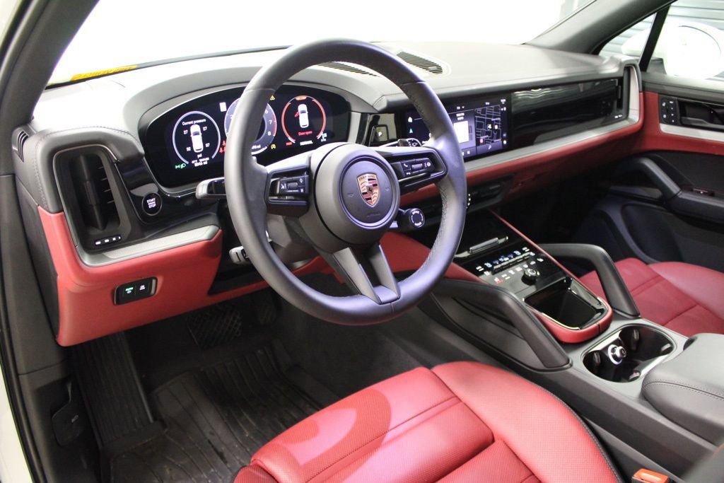 Certified 2025 Porsche Cayenne AWD/4WD image 4