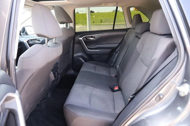 Used 2021 Toyota RAV4 XLE w/ Convenience Package FWD image 11