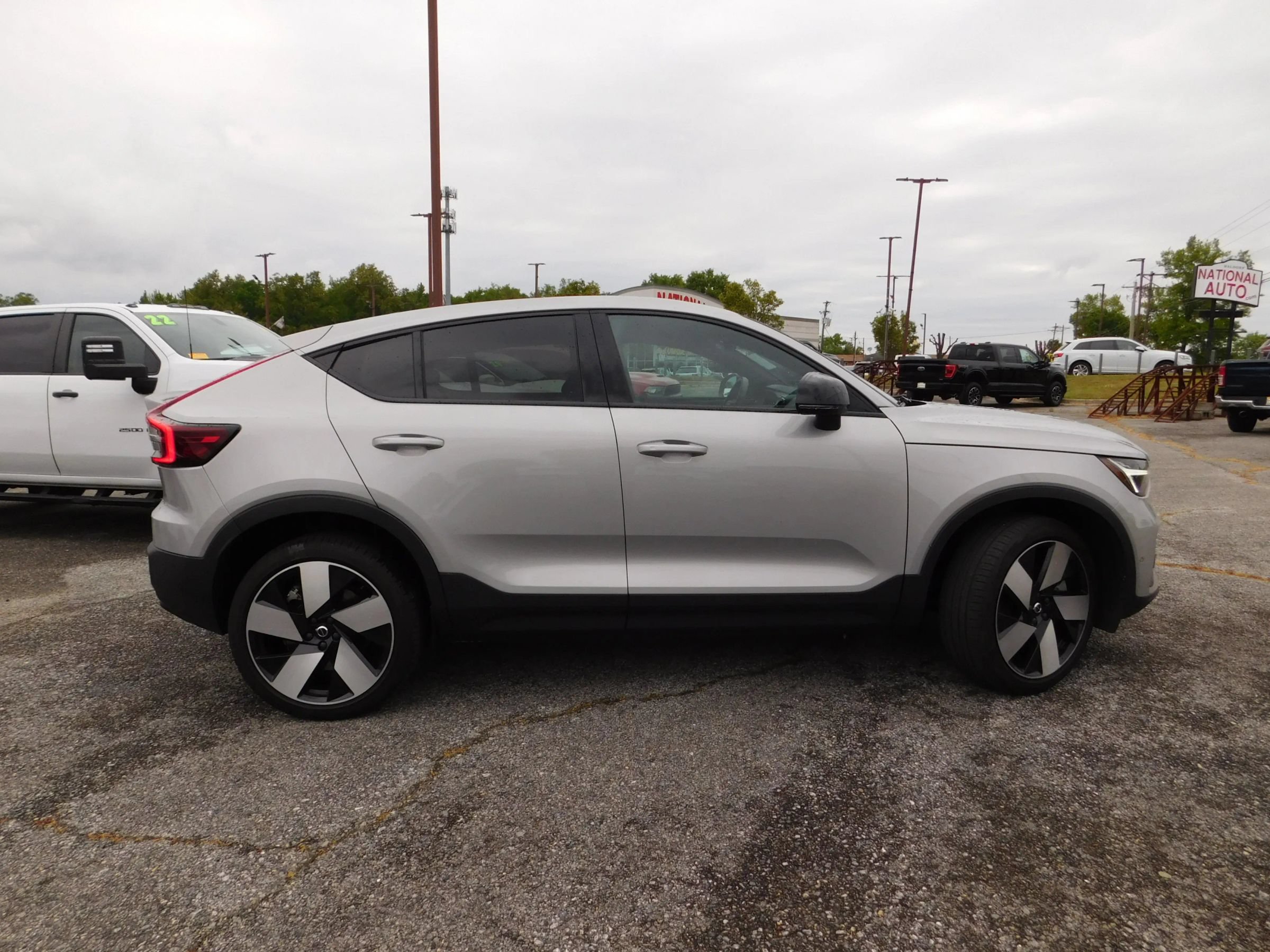 Used 2023 Volvo C40 P8 Recharge Ultimate AWD/4WD image 4
