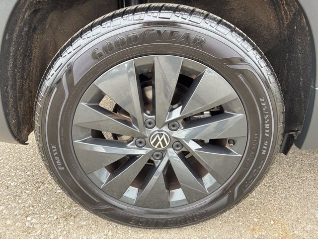 Used 2022 Volkswagen Taos S image 11