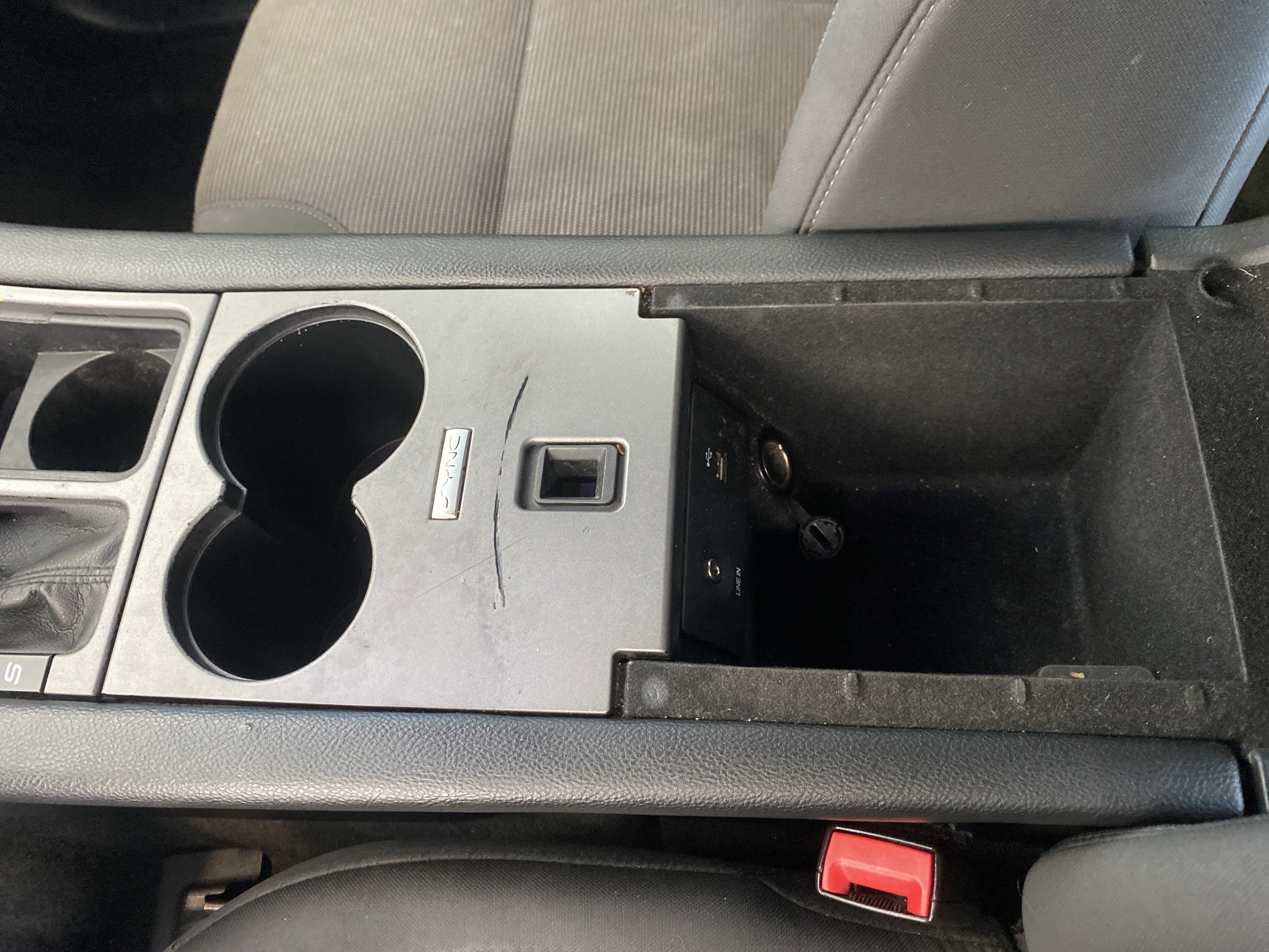 Used 2018 Ford Taurus SEL image 12