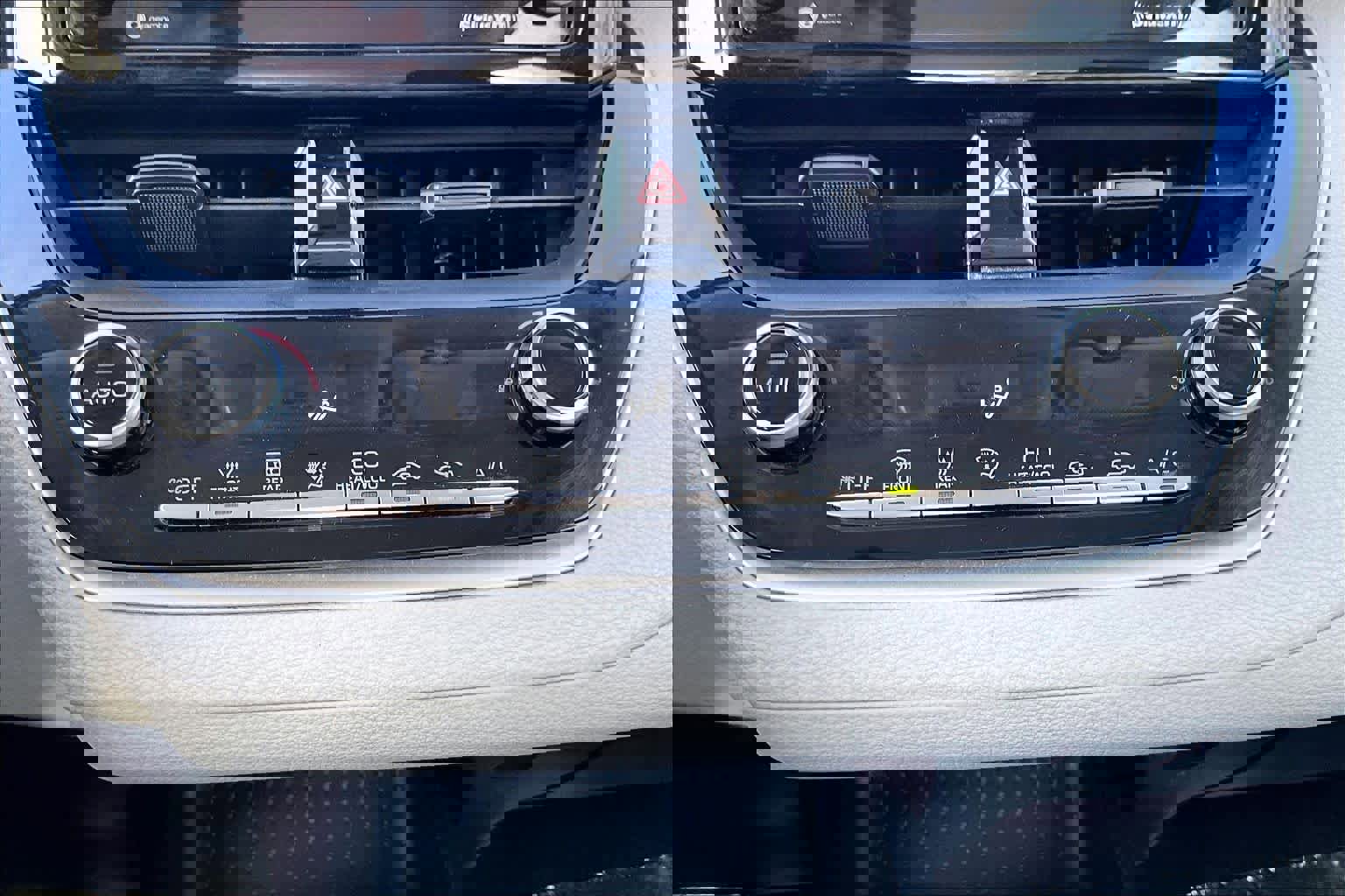 Used 2022 Toyota Corolla LE image 34