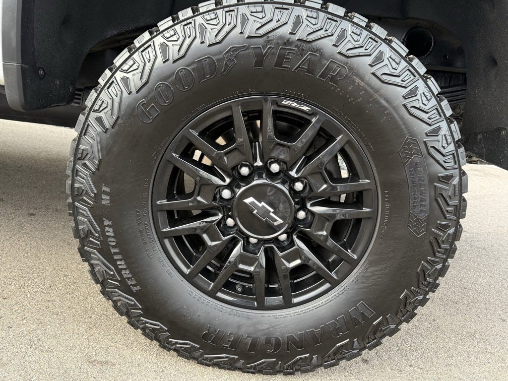Used 2025 Chevrolet Silverado 2500 ZR2 w/ Technology Package image 15