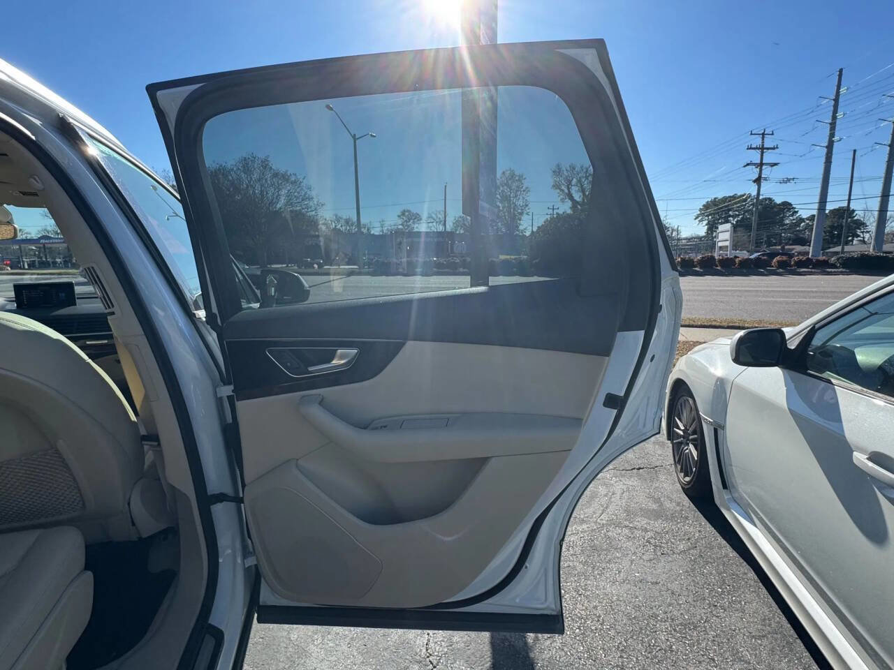 Used 2017 Audi Q7 3.0T Premium w/ Towing Package image 18