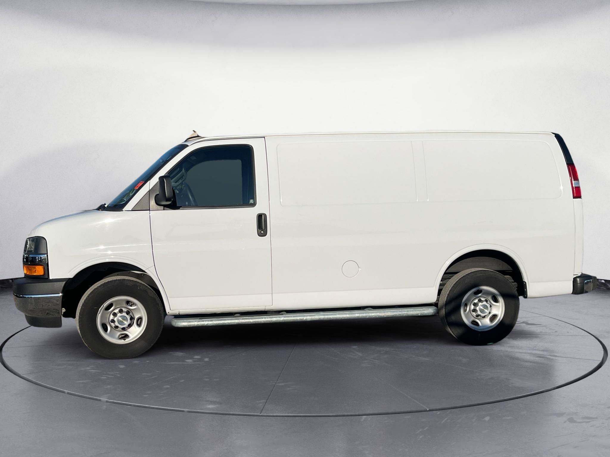 Used 2024 Chevrolet Express 2500 w/ Driver Convenience Package RWD image 2