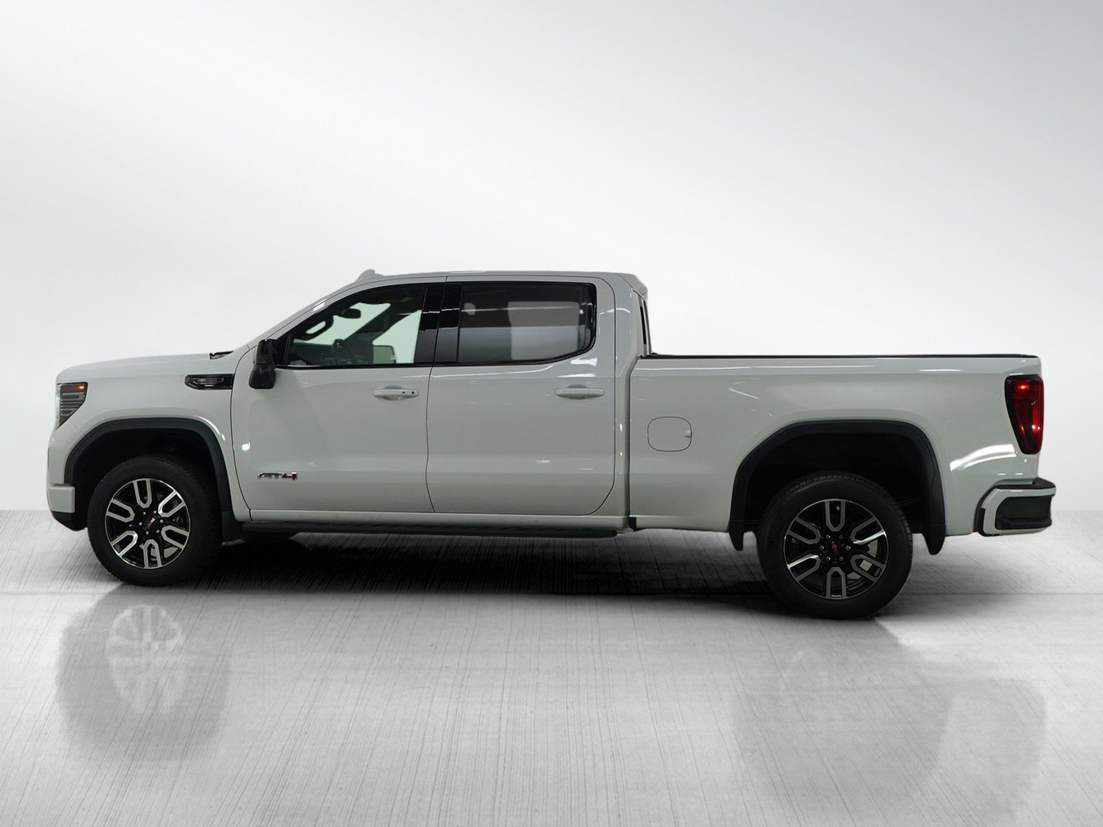 Used 2022 GMC Sierra 1500 AT4 w/ AT4 Preferred Package image 3