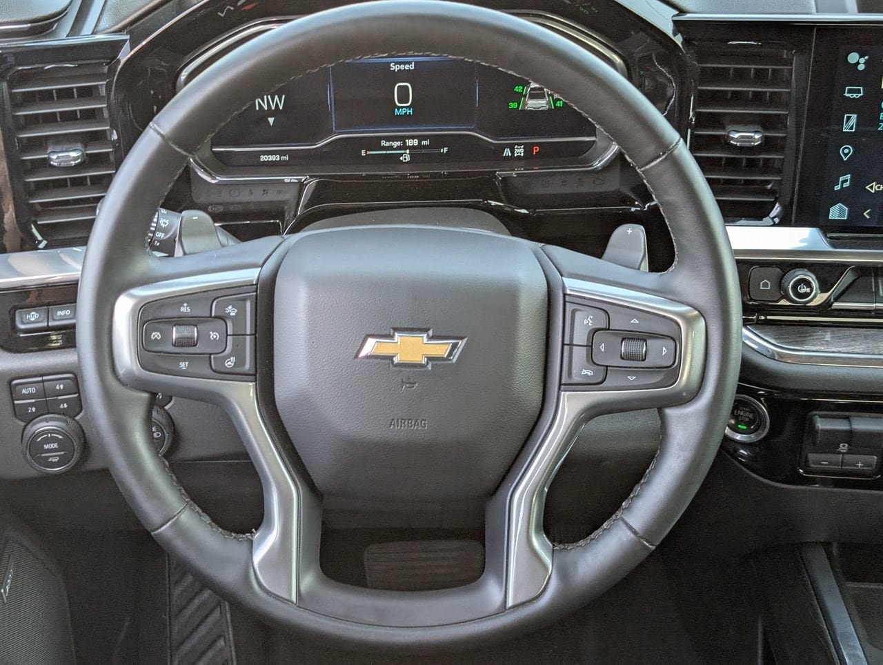 Used 2025 Chevrolet Silverado 1500 LTZ AWD/4WD image 11