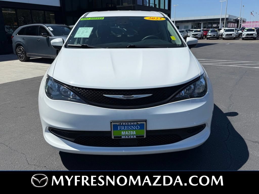 Used 2023 Chrysler Voyager LX FWD image 3