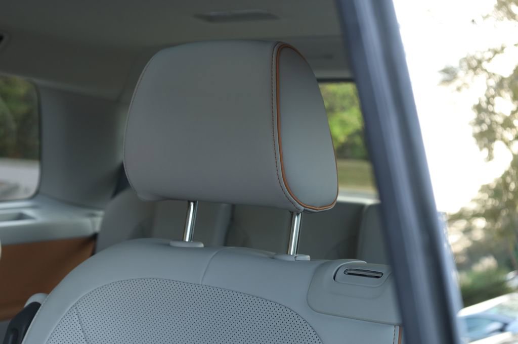 Used 2025 Volkswagen ID. Buzz 1st Edition image 35