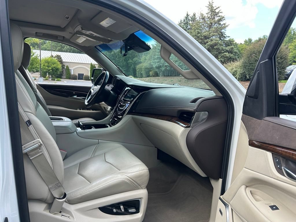 Used 2016 Cadillac Escalade ESV Premium AWD/4WD image 38
