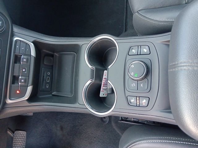 Used 2023 GMC Terrain SLT image 23