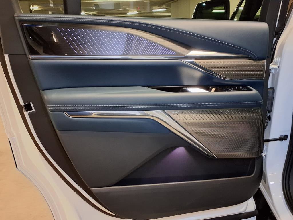 Used 2025 Cadillac Escalade IQ Sport 2 w/ LPO, ONYX Package image 10