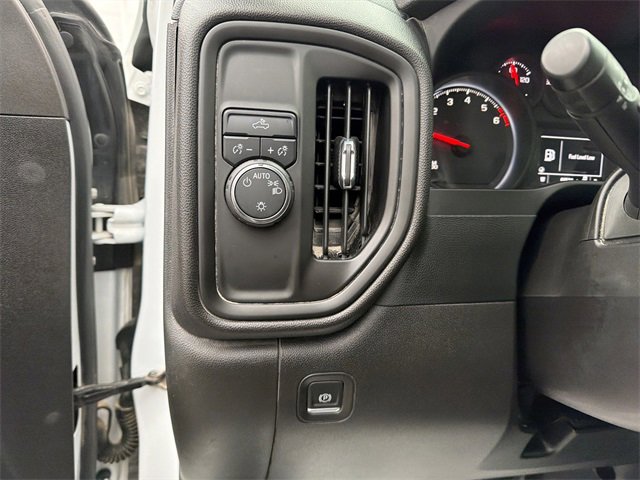 Used 2022 Chevrolet Silverado 1500 Custom image 17