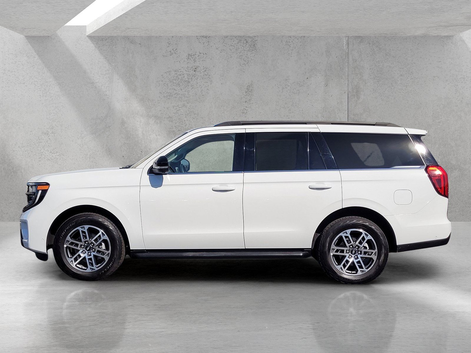 Used 2025 Ford Expedition Active AWD/4WD image 8