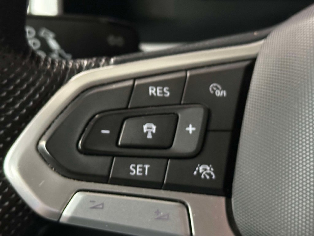 Used 2023 Volkswagen Atlas SEL R-Line AWD/4WD image 29