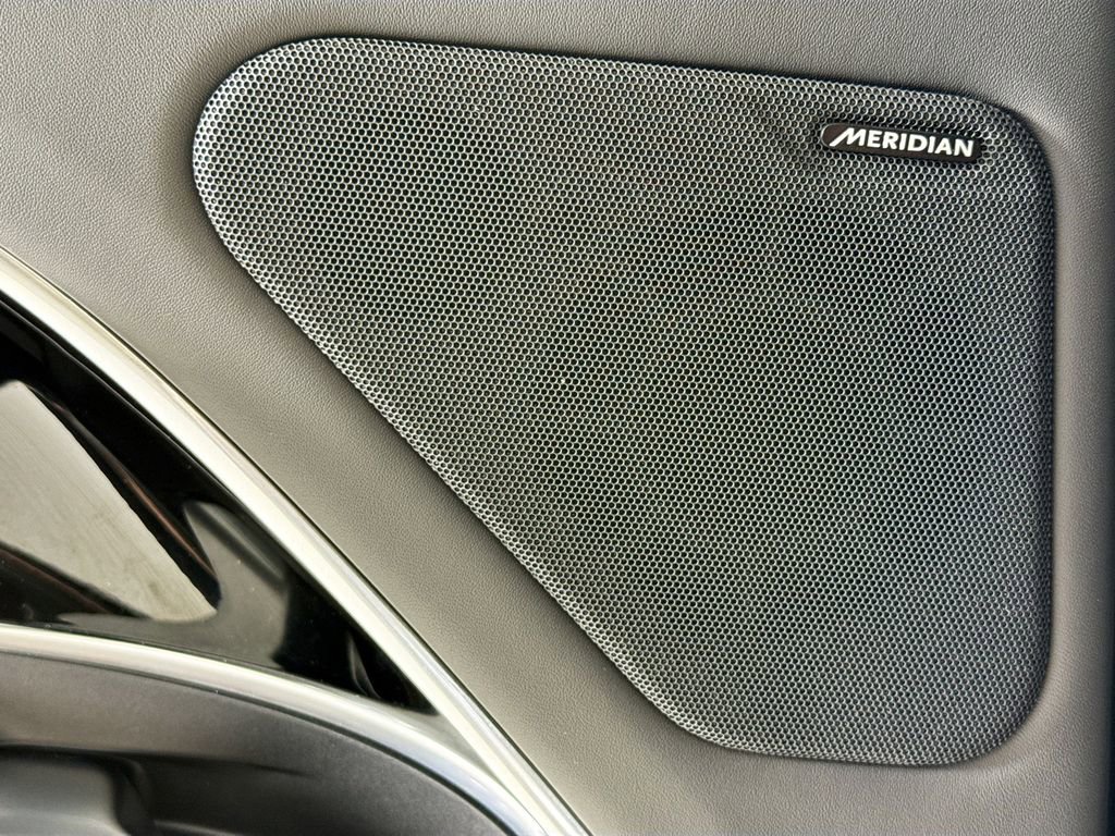 Used 2023 Land Rover Range Rover SE image 23