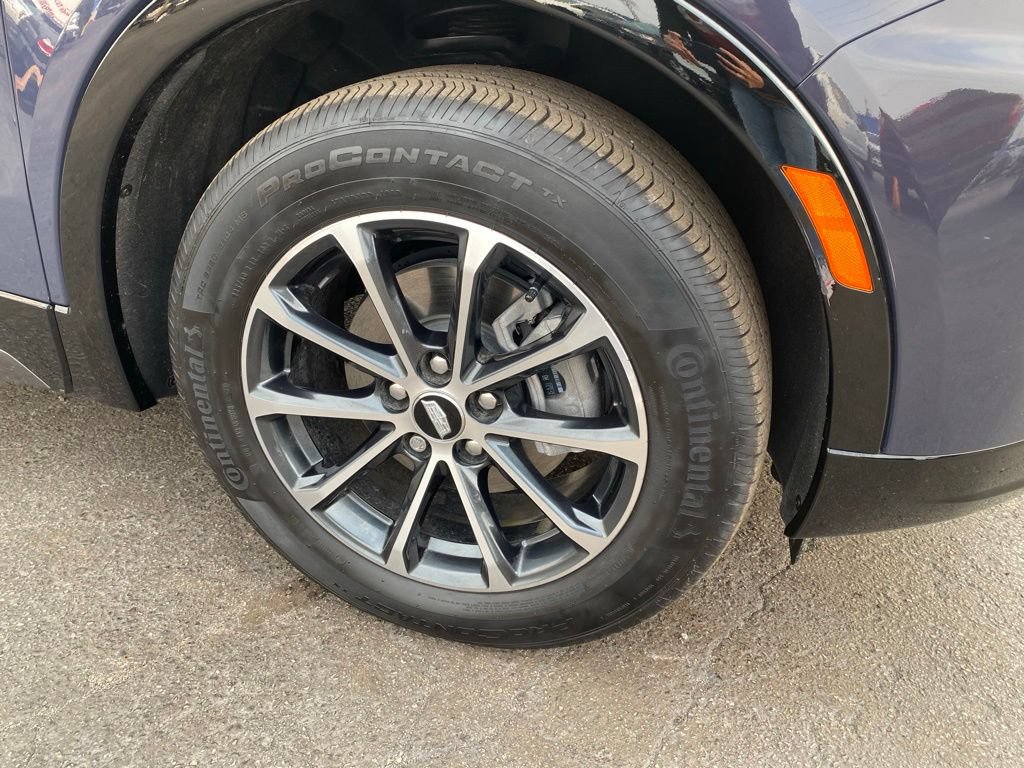 Used 2025 Cadillac XT4 Sport w/ LPO, Floor Liner Package AWD/4WD image 30