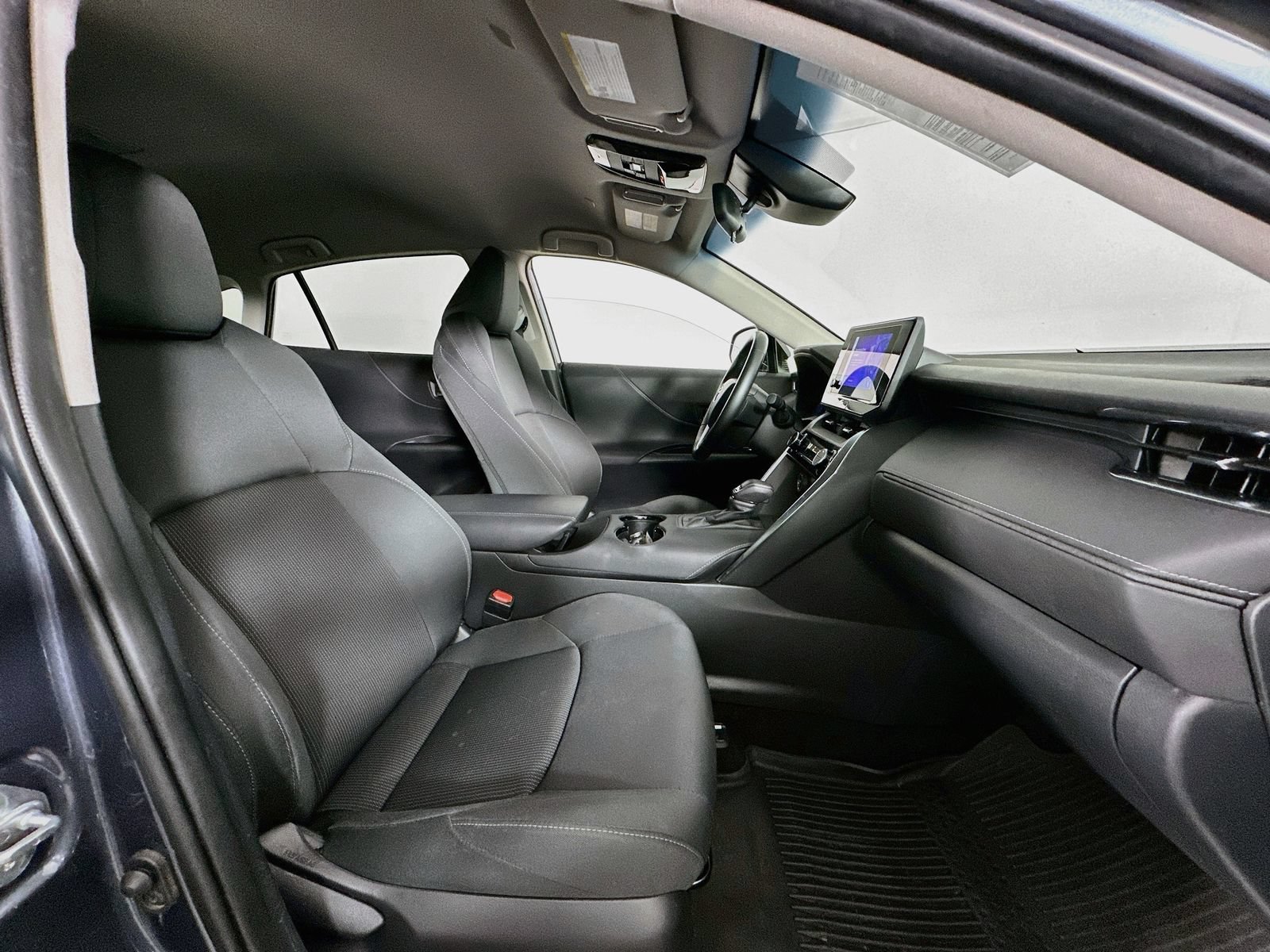 Used 2024 Toyota Venza LE AWD/4WD image 28