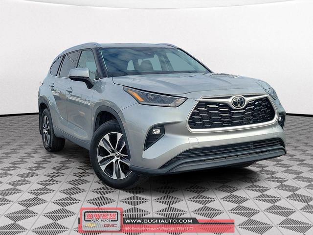 Used 2021 Toyota Highlander XLE image 1