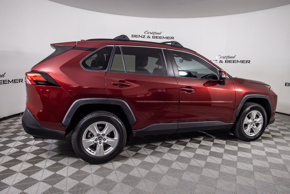 Used 2021 Toyota RAV4 XLE w/ Carpet Mat Package (TMS) FWD image 4