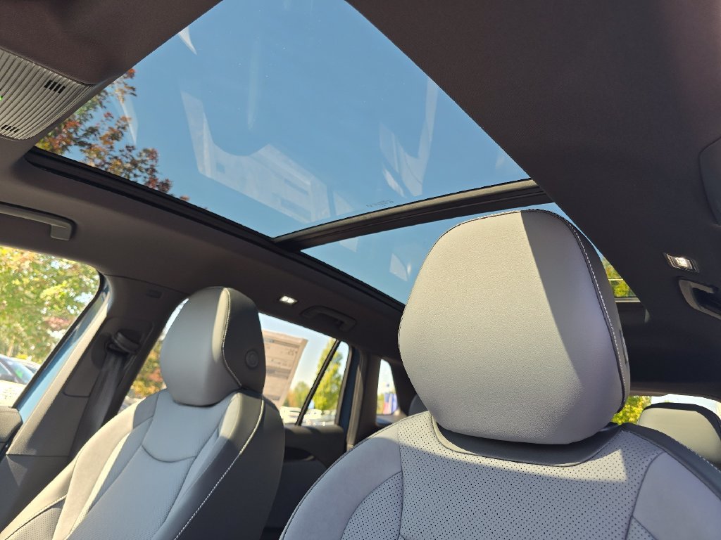 New 2026 Volkswagen Tiguan SE R-Line AWD/4WD image 2