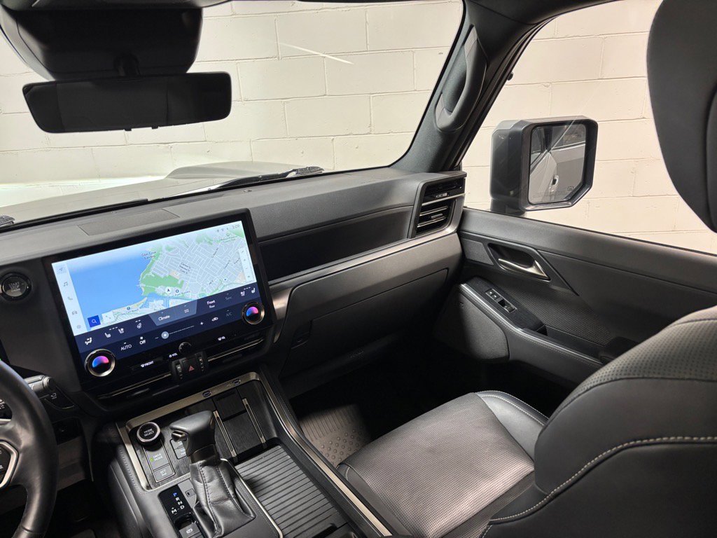 Used 2024 Lexus GX 550 image 37