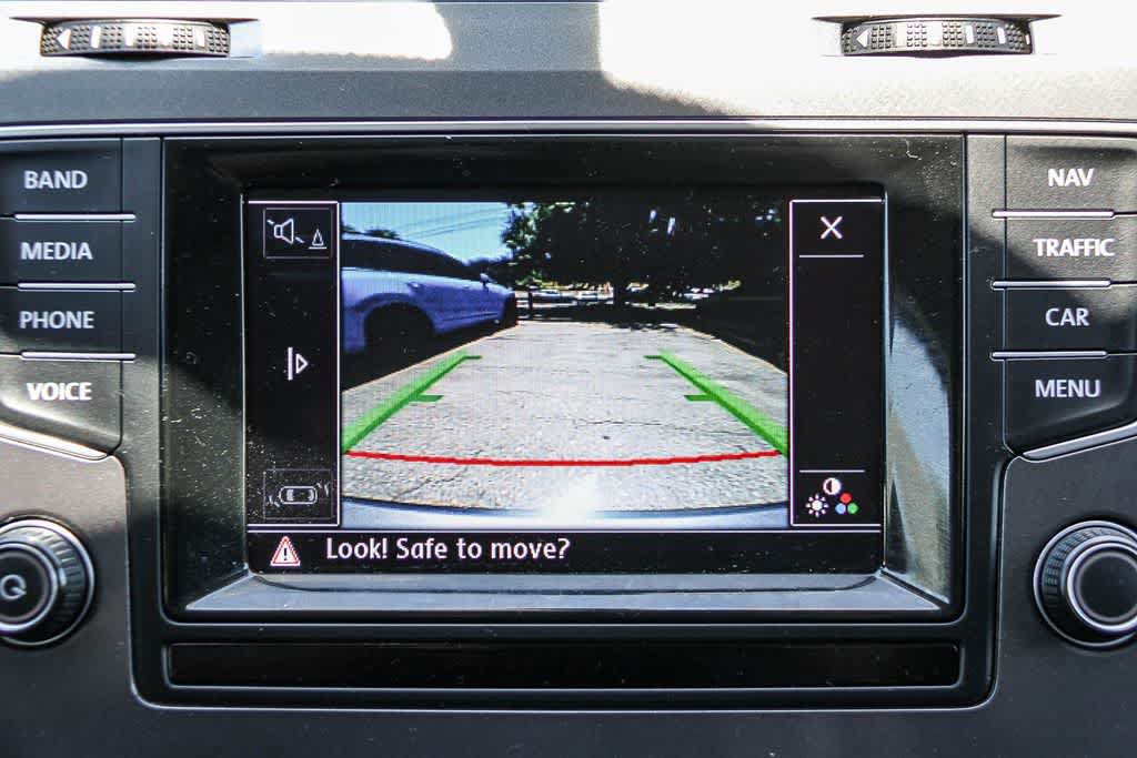 Used 2015 Volkswagen e-Golf Limited Edition FWD image 22
