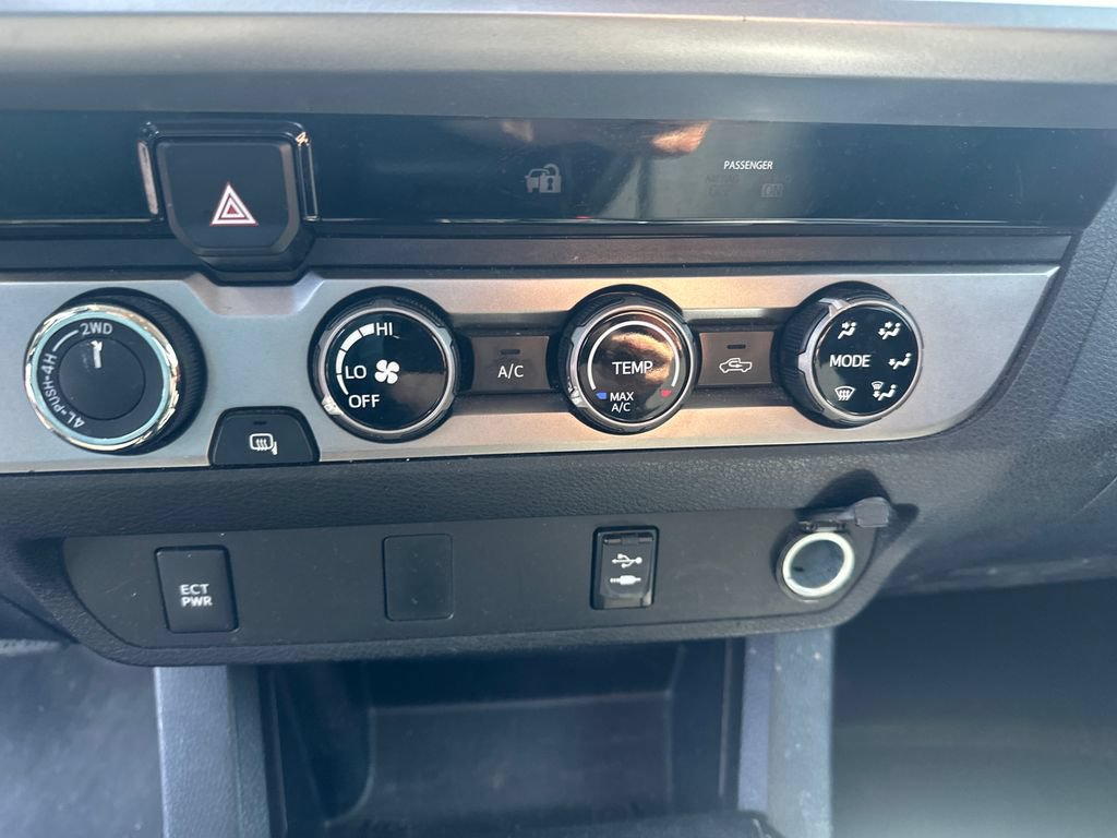 Used 2016 Toyota Tacoma SR5 w/ SR5 Appearance Package (SN) AWD/4WD image 18