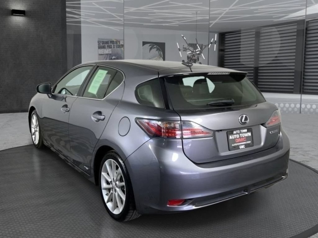 Used 2013 Lexus CT 200h w/ Premium Pkg w/Navigation FWD image 7