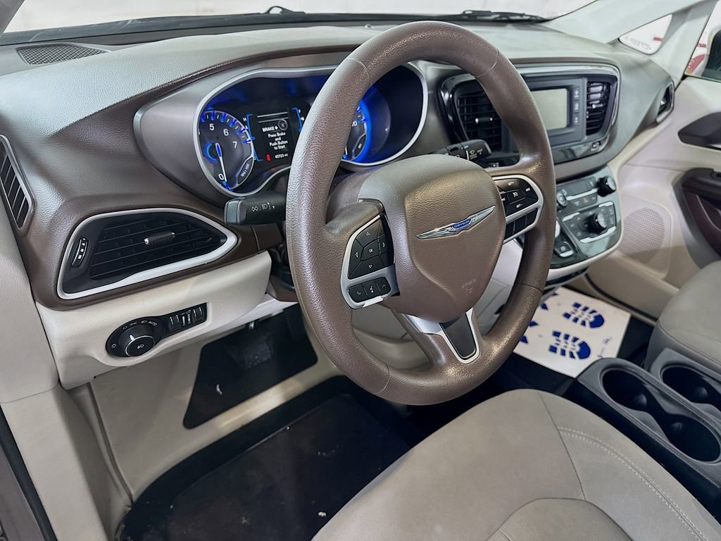 Used 2017 Chrysler Pacifica Touring Plus image 16