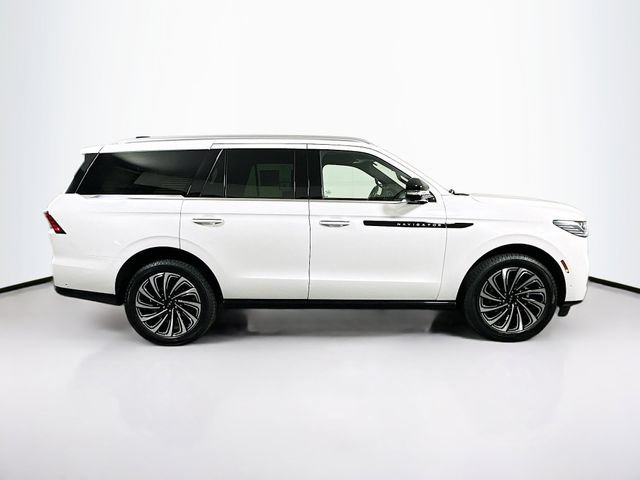 Certified 2025 Lincoln Navigator Black Label AWD/4WD image 11