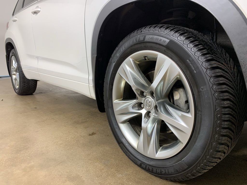 Used 2015 Toyota Highlander Limited w/ Driver Technology Package AWD/4WD image 6