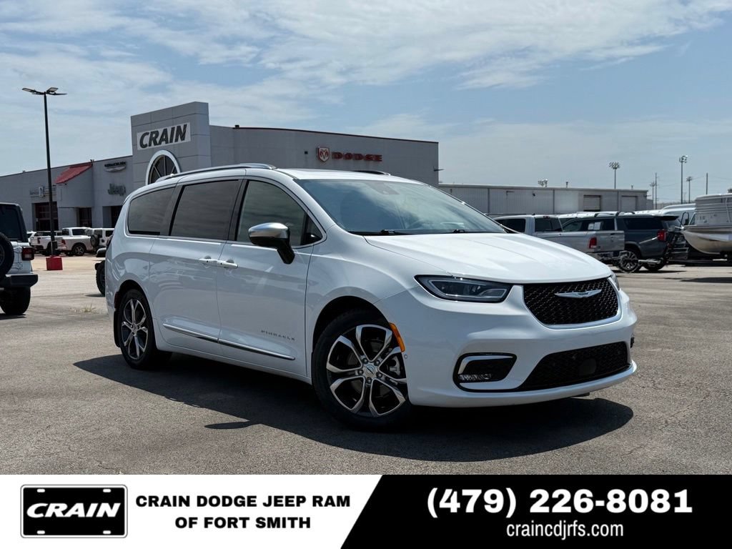 Used 2025 Chrysler Pacifica Pinnacle w/ Trailer Tow Group