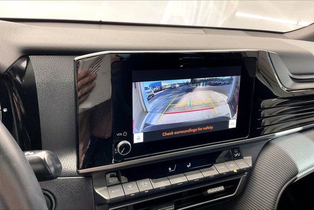 Used 2025 Toyota Camry SE w/ Convenience Package image 23