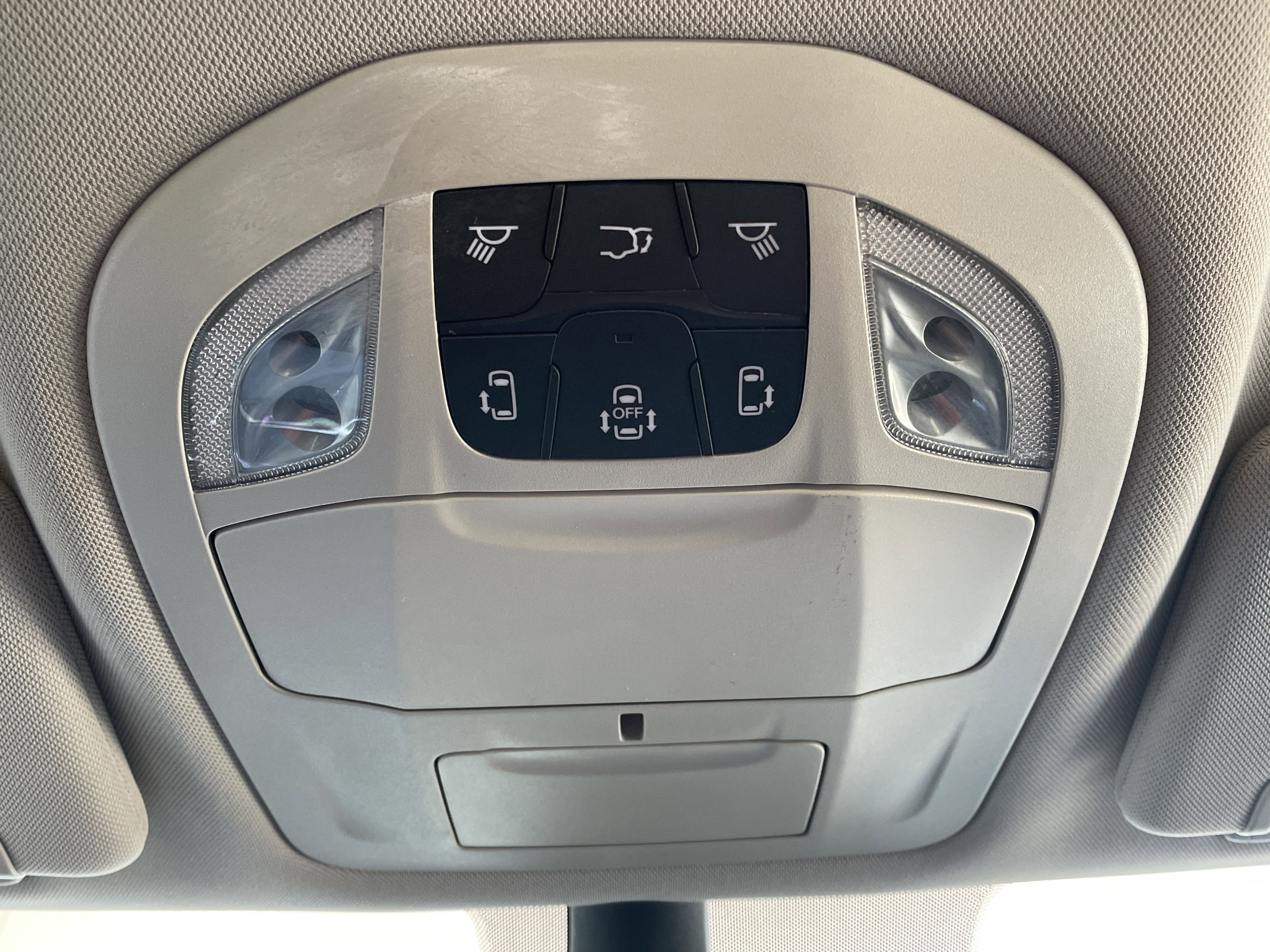 Used 2023 Chrysler Pacifica Touring-L image 17