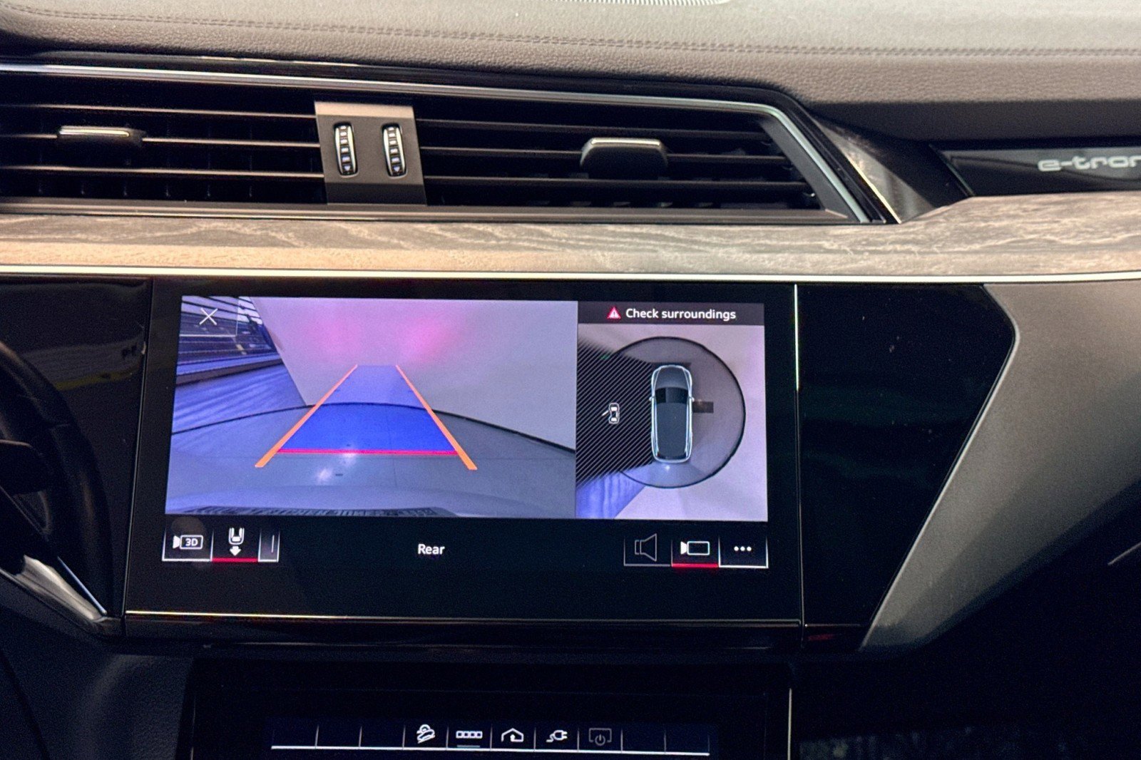 Used 2022 Audi e-tron Premium w/ Convenience Plus Package image 14