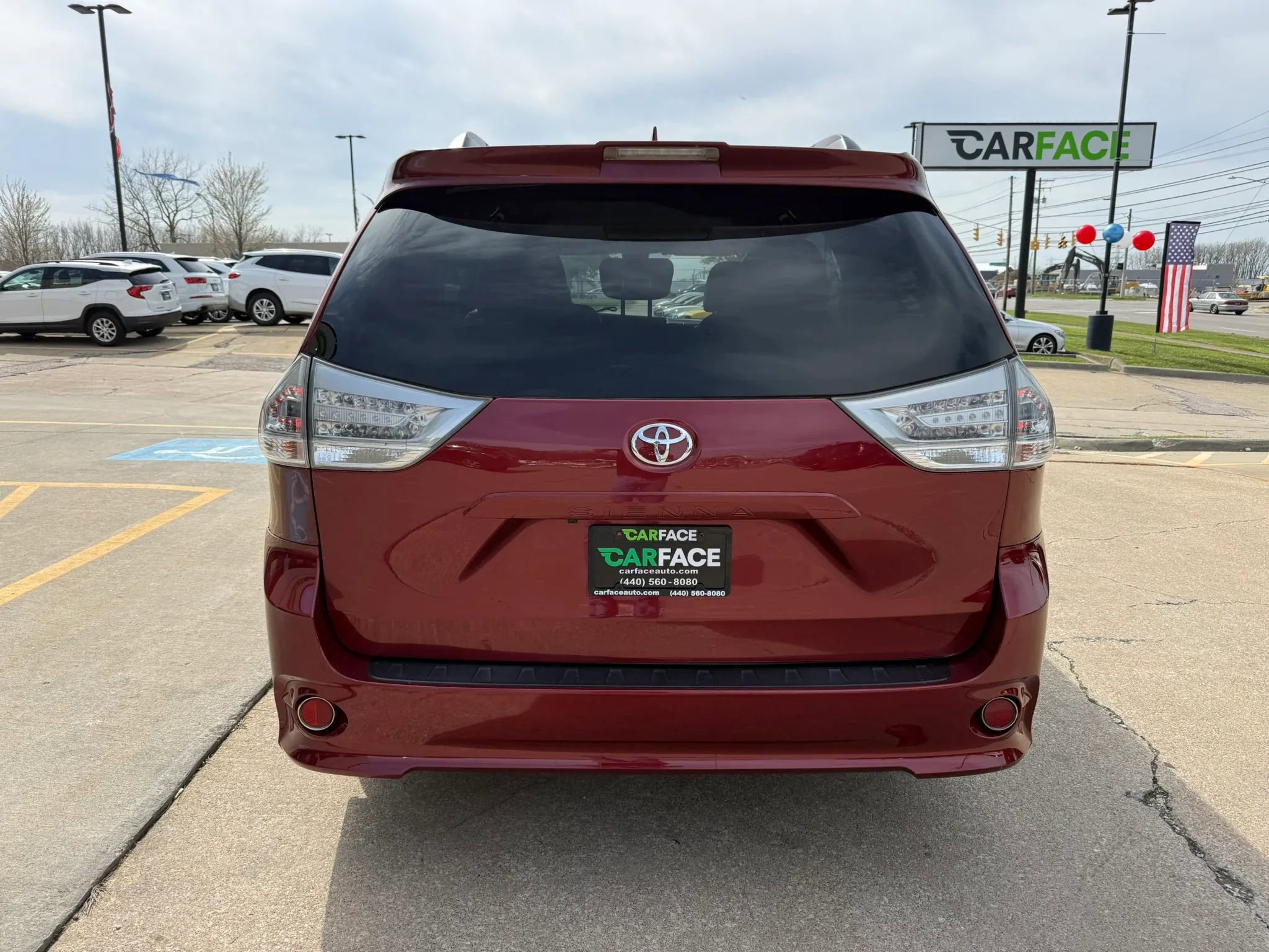 Used 2018 Toyota Sienna SE FWD image 11