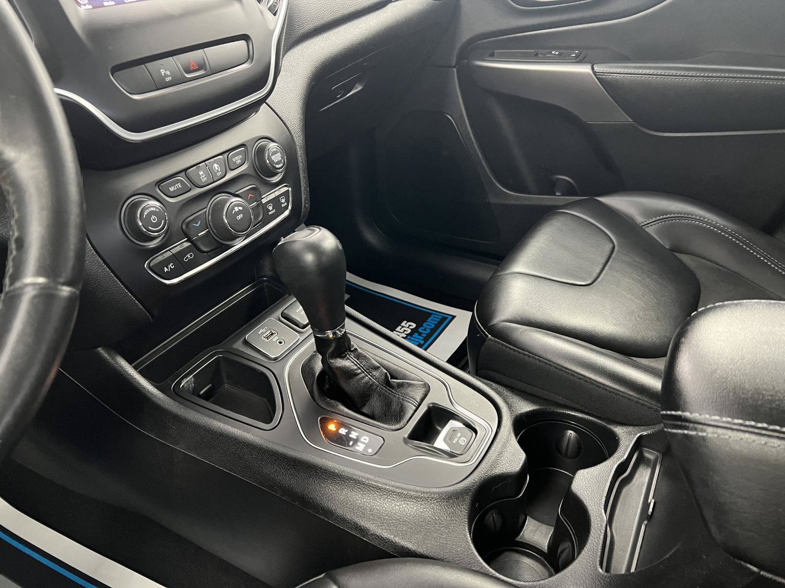 Used 2019 Jeep Cherokee Latitude Plus FWD image 23