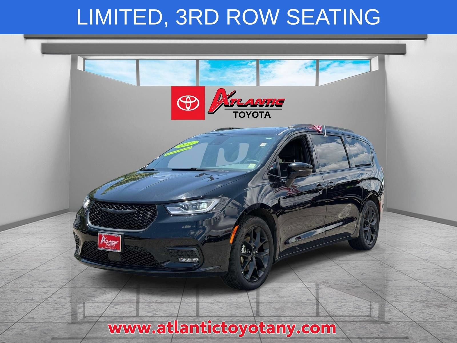Used 2025 Chrysler Pacifica Limited FWD image 4