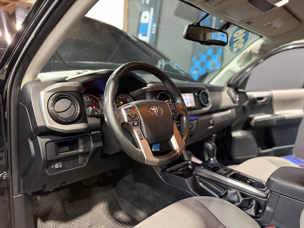 Used 2016 Toyota Tacoma SR5 w/ SR5 Appearance Package (SN) AWD/4WD image 11