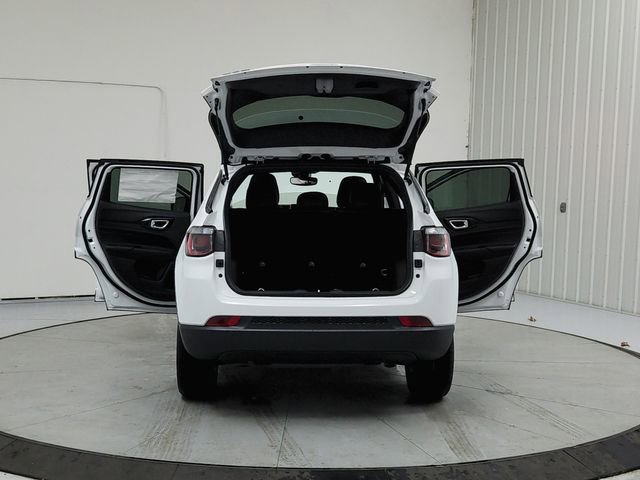 New 2026 Jeep Compass Latitude image 14